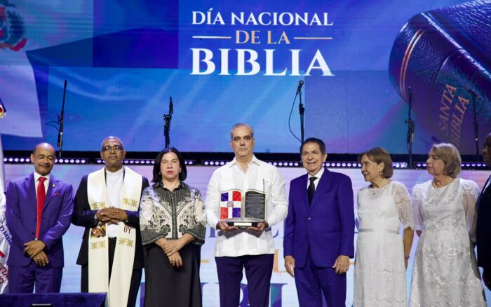 Comunidad Cristiana Nacional reconoce al presidente Abinader por su respaldo a la fe y a la Biblia durante seis años consecutivos
