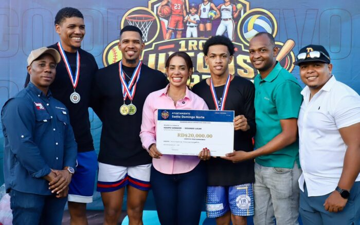 Betty Gerónimo encabeza clausura de los Primeros Juegos Deportivos Municipales de Santo Domingo Norte