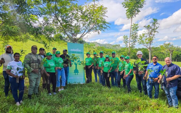 Edeeste y Ministerio de Medio Ambiente realizan jornada de reforestación en el Seibo