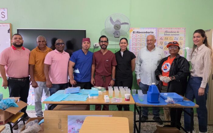 Dr. Luis Antonio Cruz encabeza gran operativo médico en Los Peralejos para acercar servicios de salud a las familias dominicanas