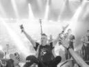 Aljadaqui enciende el Oktober Fest de Santiago ante 3,000 personas y sorprende con Krispy en el escenario