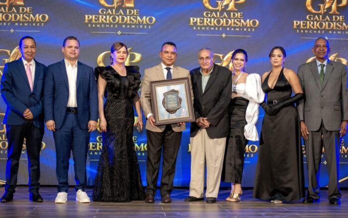 Gala de Periodismo Sánchez Ramírez reconoce al doctor Julio Landrón de la Rosa