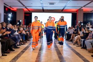 Grabo Estilo presenta las últimas tendencias en uniformes profesionales de Velilla durante desfile en Santo Domingo